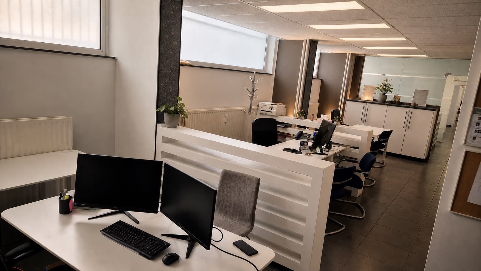 The workspace of the Finexpert team, with desks and screens