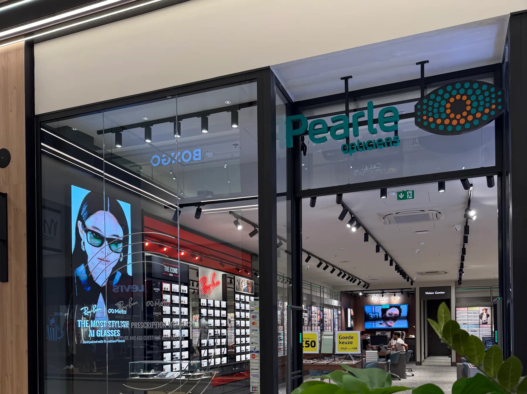 De winkel van Opticien Bamerni in Wijnegem Shopping Center